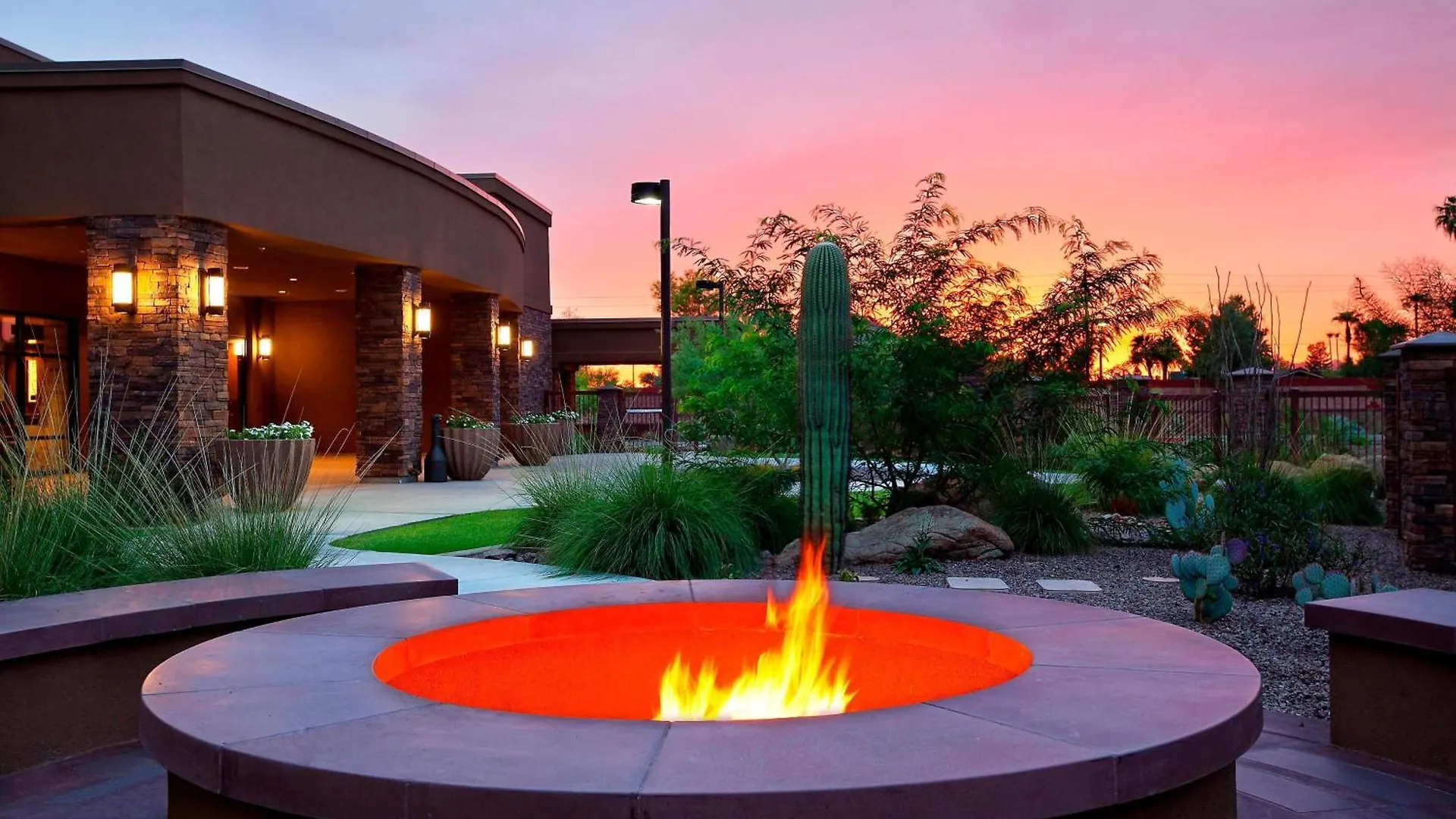 Courtyard By Marriott Scottsdale Salt River Hotel