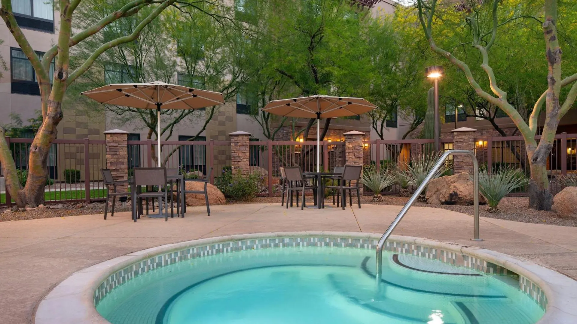 Courtyard By Marriott Scottsdale Salt River Hotel